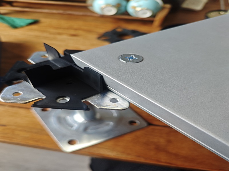 支架完美契合地板